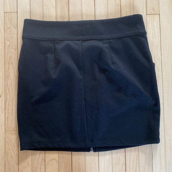 FOREVER 21 BLACK SKIRT | Women’s Size Small - Picture 5 of 5